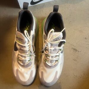 Nike Air React 270